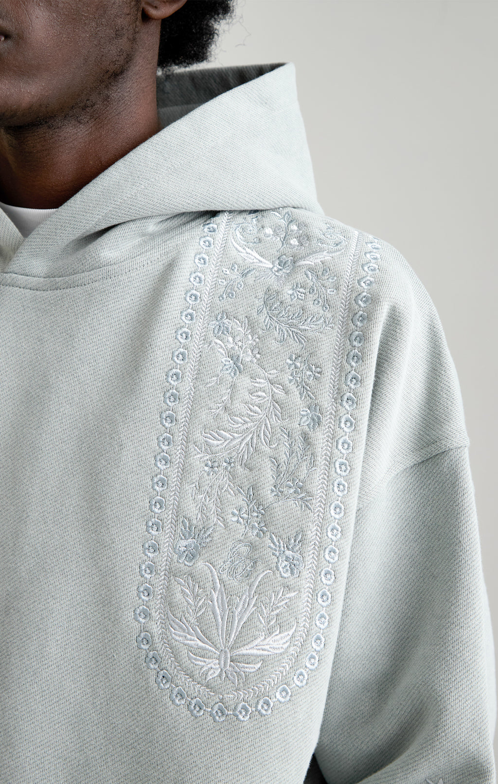 Tapestry in grey hood